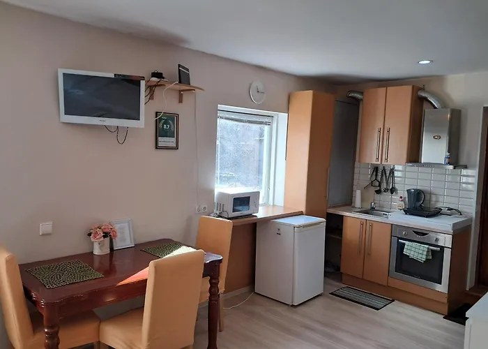 Close To Business Center